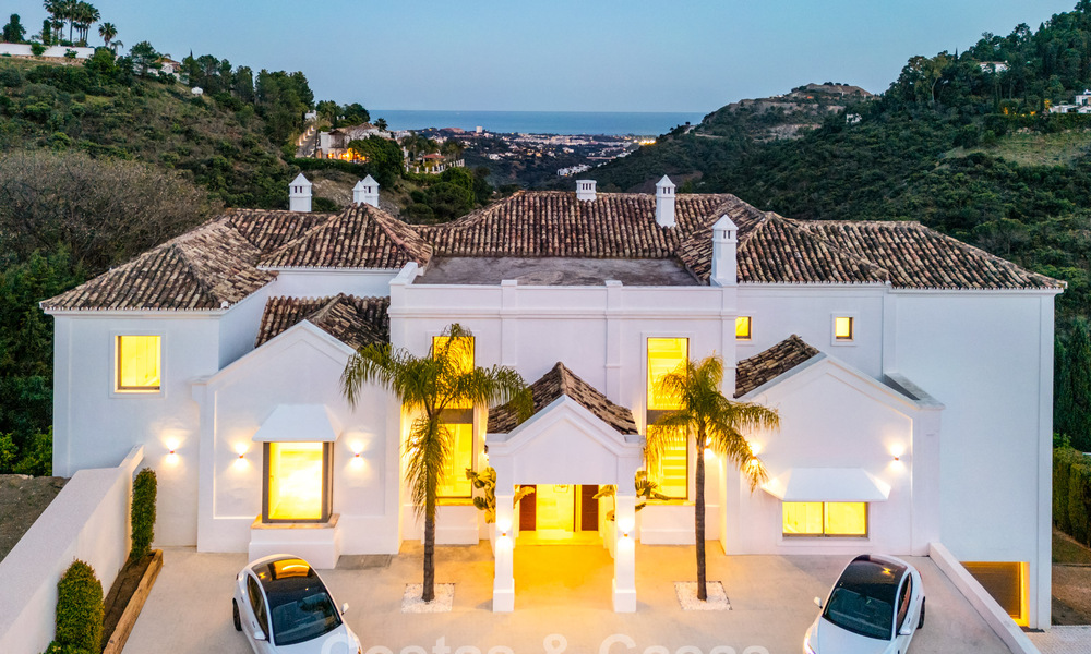 Villa de luxe exclusive de style andalou à vendre dans la résidence sécurisée El Madroñal à Marbella - Benahavis 781599