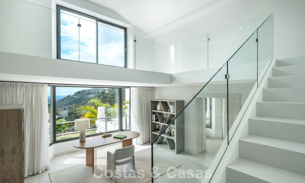 Villa de luxe exclusive de style andalou à vendre dans la résidence sécurisée El Madroñal à Marbella - Benahavis 781600