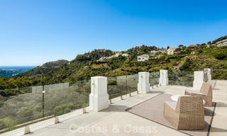 Villa de luxe exclusive de style andalou à vendre dans la résidence sécurisée El Madroñal à Marbella - Benahavis 781601 