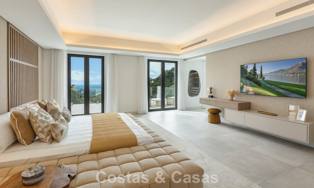 Villa de luxe exclusive de style andalou à vendre dans la résidence sécurisée El Madroñal à Marbella - Benahavis 781602