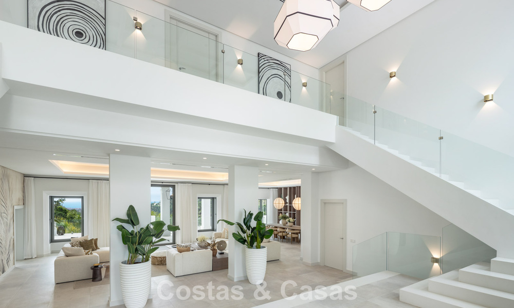 Villa de luxe exclusive de style andalou à vendre dans la résidence sécurisée El Madroñal à Marbella - Benahavis 781608