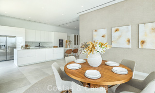 Villa de luxe exclusive de style andalou à vendre dans la résidence sécurisée El Madroñal à Marbella - Benahavis 781614 