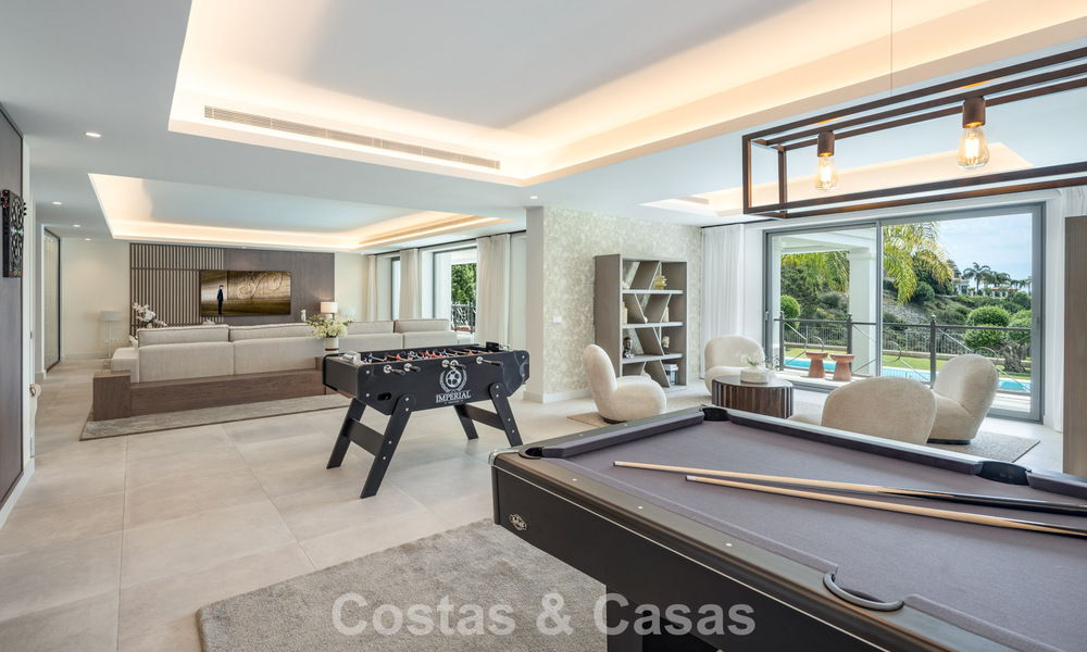 Villa de luxe exclusive de style andalou à vendre dans la résidence sécurisée El Madroñal à Marbella - Benahavis 781616