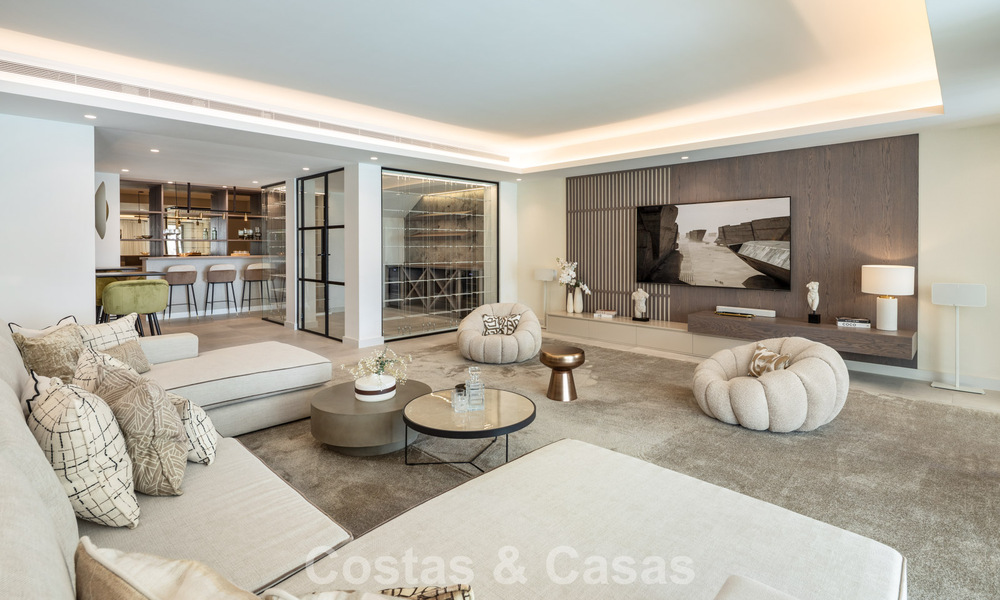 Villa de luxe exclusive de style andalou à vendre dans la résidence sécurisée El Madroñal à Marbella - Benahavis 781618