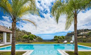 Villa de luxe exclusive de style andalou à vendre dans la résidence sécurisée El Madroñal à Marbella - Benahavis 781620 