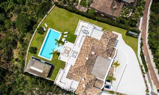 Villa de luxe exclusive de style andalou à vendre dans la résidence sécurisée El Madroñal à Marbella - Benahavis 781624 