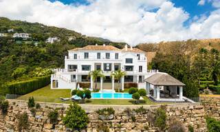 Villa de luxe exclusive de style andalou à vendre dans la résidence sécurisée El Madroñal à Marbella - Benahavis 781626 