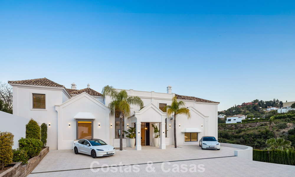 Villa de luxe exclusive de style andalou à vendre dans la résidence sécurisée El Madroñal à Marbella - Benahavis 781628
