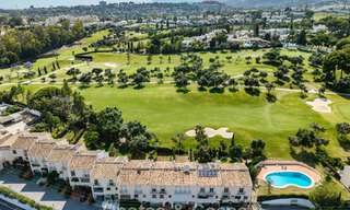 Magnifique maison de ville rénovée à vendre en première ligne du golf d'Aloha à Nueva Andalucia, Marbella 781716 