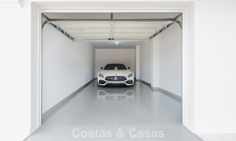 Magnifique maison de ville rénovée à vendre en première ligne du golf d'Aloha à Nueva Andalucia, Marbella 781717