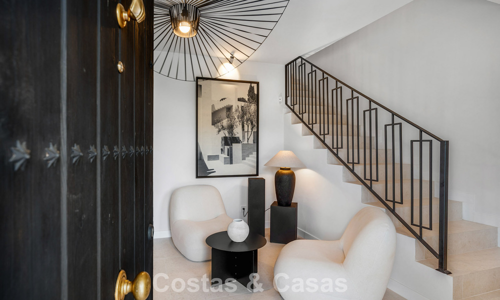 Magnifique maison de ville rénovée à vendre en première ligne du golf d'Aloha à Nueva Andalucia, Marbella 781718