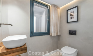 Magnifique maison de ville rénovée à vendre en première ligne du golf d'Aloha à Nueva Andalucia, Marbella 781722 