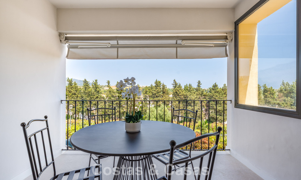 Magnifique maison de ville rénovée à vendre en première ligne du golf d'Aloha à Nueva Andalucia, Marbella 781726