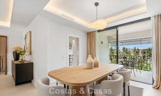 Magnifique maison de ville rénovée à vendre en première ligne du golf d'Aloha à Nueva Andalucia, Marbella 781729 