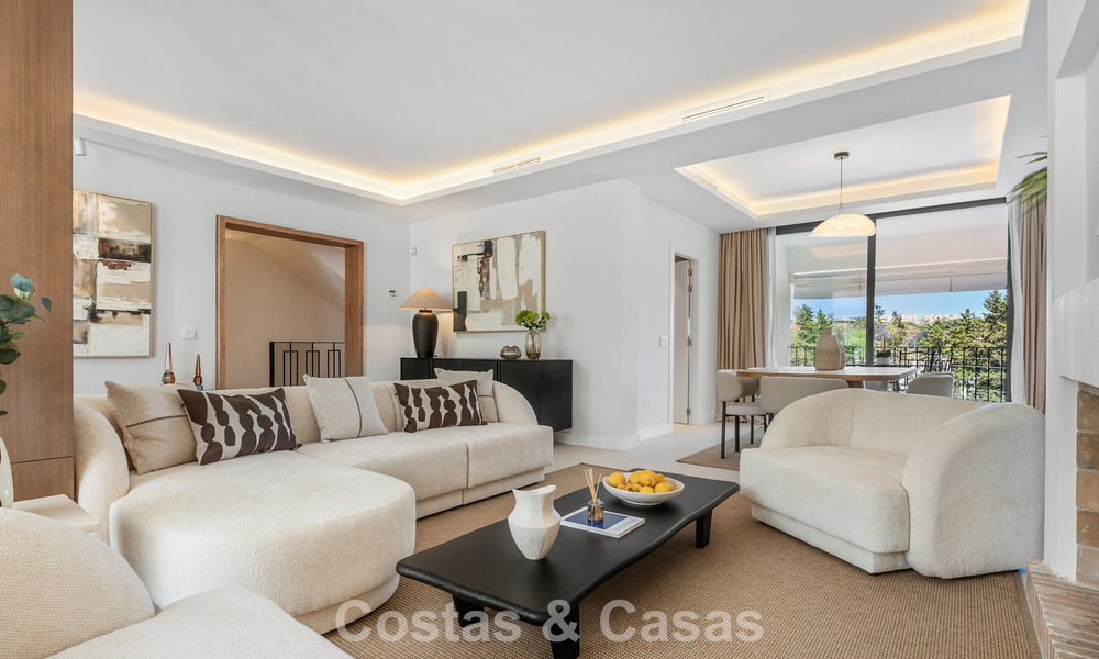 Magnifique maison de ville rénovée à vendre en première ligne du golf d'Aloha à Nueva Andalucia, Marbella 781732