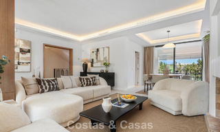 Magnifique maison de ville rénovée à vendre en première ligne du golf d'Aloha à Nueva Andalucia, Marbella 781732 