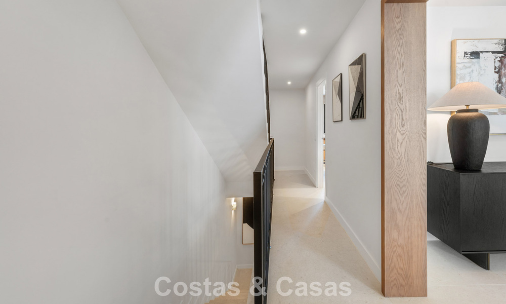 Magnifique maison de ville rénovée à vendre en première ligne du golf d'Aloha à Nueva Andalucia, Marbella 781733
