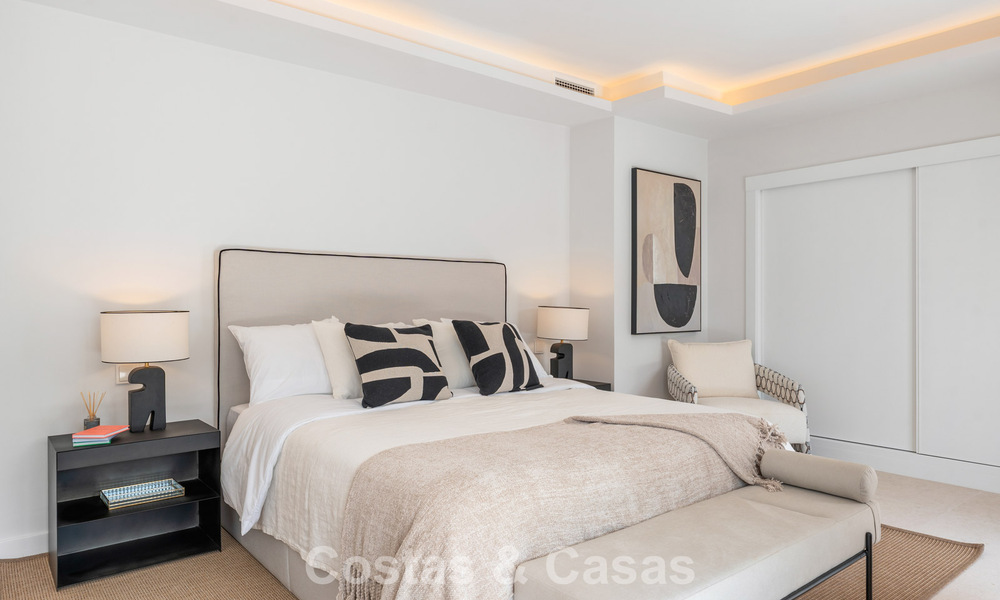 Magnifique maison de ville rénovée à vendre en première ligne du golf d'Aloha à Nueva Andalucia, Marbella 781746