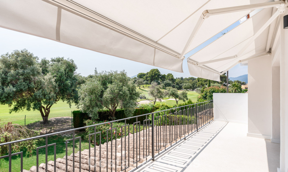Magnifique maison de ville rénovée à vendre en première ligne du golf d'Aloha à Nueva Andalucia, Marbella 781749