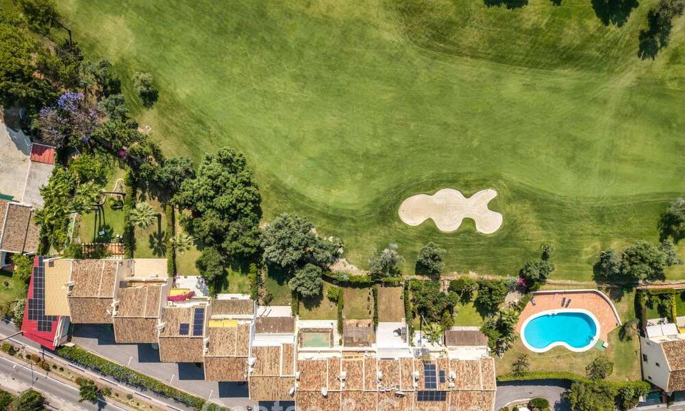 Magnifique maison de ville rénovée à vendre en première ligne du golf d'Aloha à Nueva Andalucia, Marbella 781750