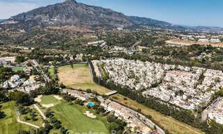 Magnifique maison de ville rénovée à vendre en première ligne du golf d'Aloha à Nueva Andalucia, Marbella 781751 