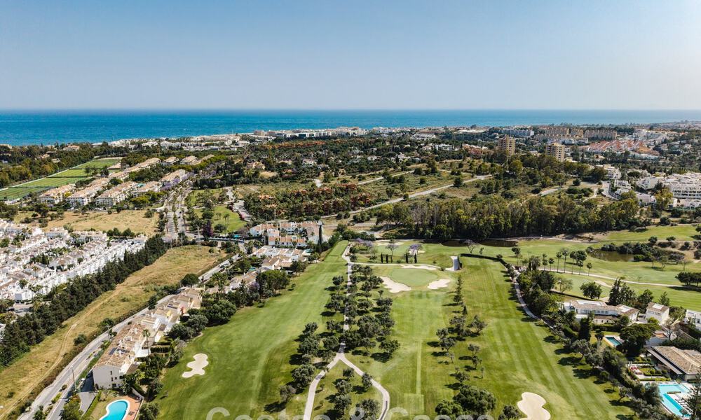 Magnifique maison de ville rénovée à vendre en première ligne du golf d'Aloha à Nueva Andalucia, Marbella 781752