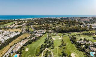 Magnifique maison de ville rénovée à vendre en première ligne du golf d'Aloha à Nueva Andalucia, Marbella 781752 