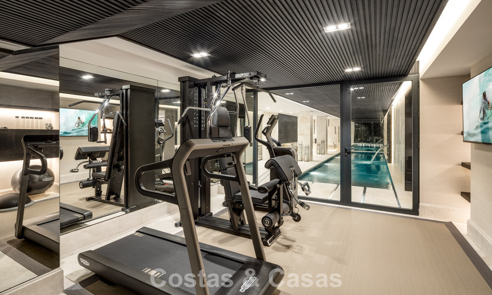 Magnifique villa en première ligne de golf à vendre au cœur de Nueva Andalucia, Marbella 781803