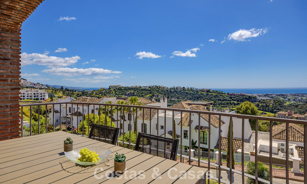 Spacieux appartement de 3 chambres, prêt à emménager, avec vue sur le golf et la mer, à vendre à Benahavis - Marbella 781890