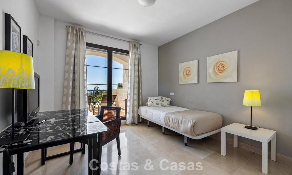 Spacieux appartement de 3 chambres, prêt à emménager, avec vue sur le golf et la mer, à vendre à Benahavis - Marbella 781892