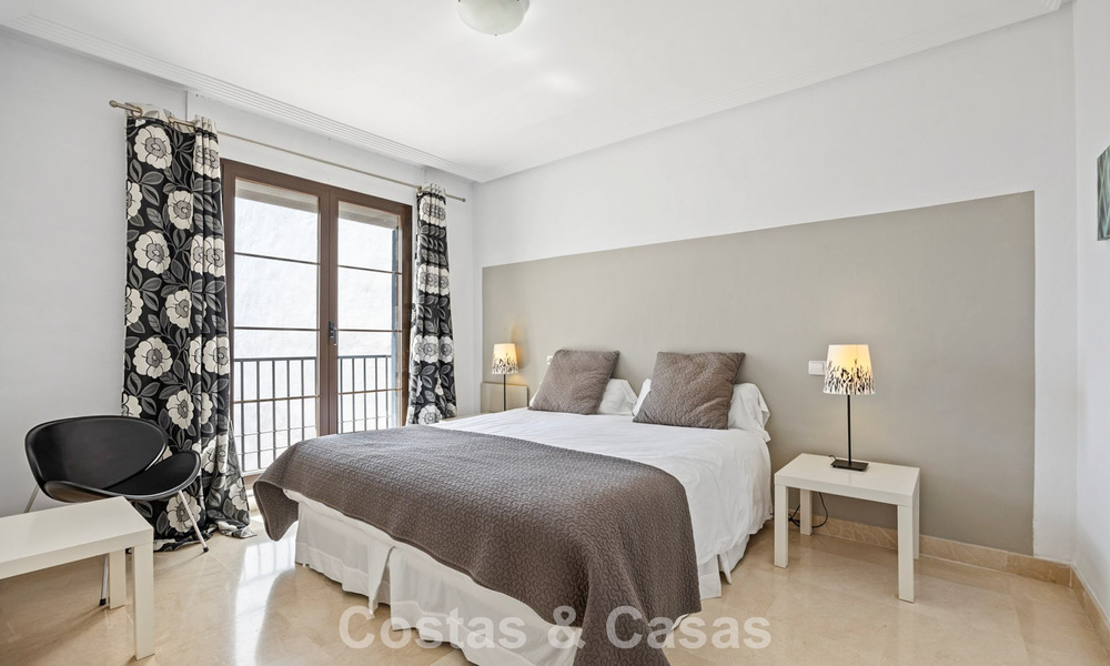 Spacieux appartement de 3 chambres, prêt à emménager, avec vue sur le golf et la mer, à vendre à Benahavis - Marbella 781899