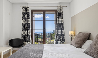 Spacieux appartement de 3 chambres, prêt à emménager, avec vue sur le golf et la mer, à vendre à Benahavis - Marbella 781900 