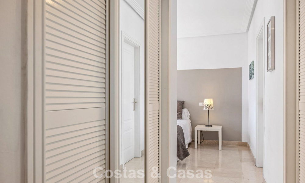 Spacieux appartement de 3 chambres, prêt à emménager, avec vue sur le golf et la mer, à vendre à Benahavis - Marbella 781902