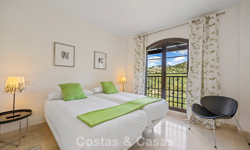 Spacieux appartement de 3 chambres, prêt à emménager, avec vue sur le golf et la mer, à vendre à Benahavis - Marbella 781905