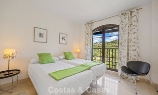 Spacieux appartement de 3 chambres, prêt à emménager, avec vue sur le golf et la mer, à vendre à Benahavis - Marbella 781905 