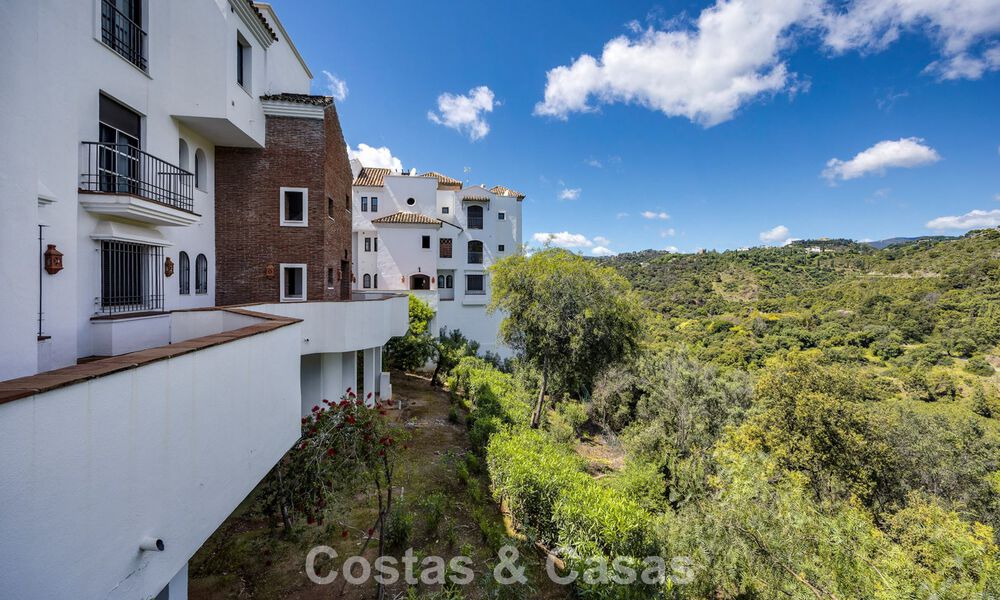 Spacieux appartement de 3 chambres, prêt à emménager, avec vue sur le golf et la mer, à vendre à Benahavis - Marbella 781906