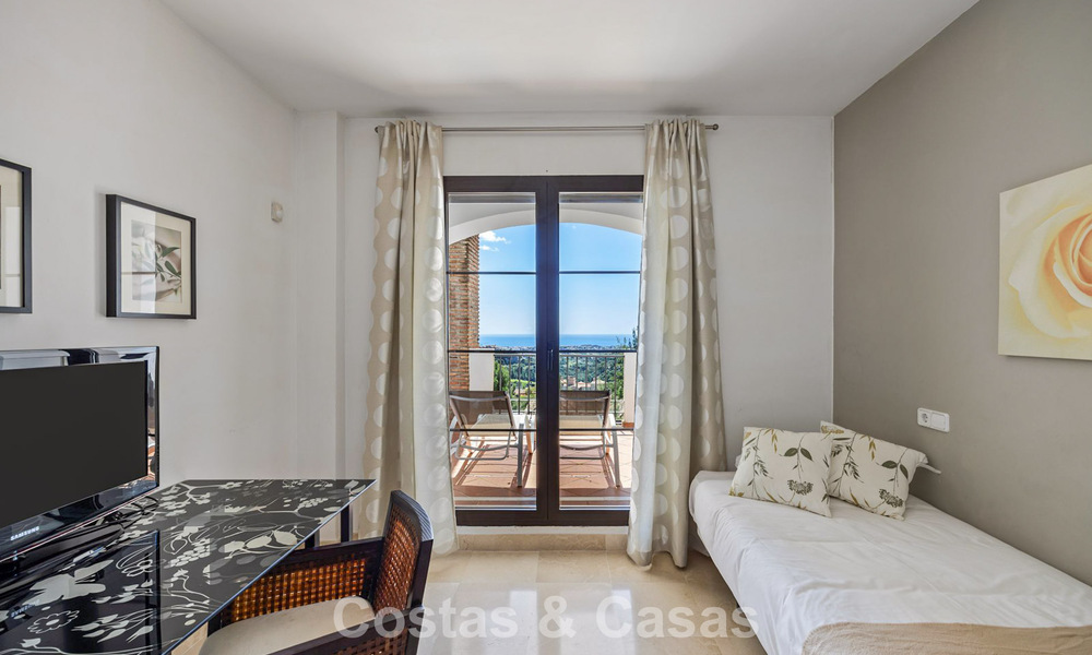 Spacieux appartement de 3 chambres, prêt à emménager, avec vue sur le golf et la mer, à vendre à Benahavis - Marbella 781908