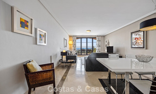 Spacieux appartement de 3 chambres, prêt à emménager, avec vue sur le golf et la mer, à vendre à Benahavis - Marbella 781909 