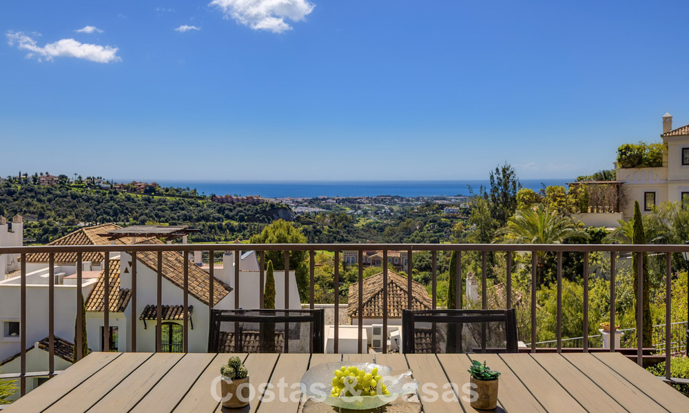 Spacieux appartement de 3 chambres, prêt à emménager, avec vue sur le golf et la mer, à vendre à Benahavis - Marbella 781912