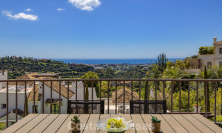 Spacieux appartement de 3 chambres, prêt à emménager, avec vue sur le golf et la mer, à vendre à Benahavis - Marbella 781912 