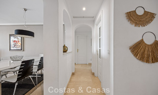 Spacieux appartement de 3 chambres, prêt à emménager, avec vue sur le golf et la mer, à vendre à Benahavis - Marbella 781916 