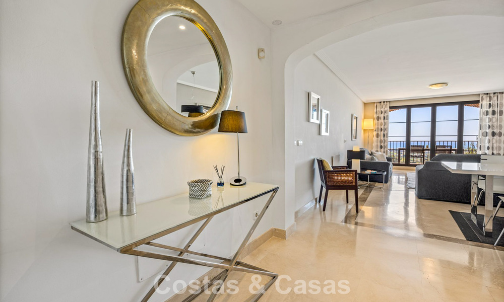 Spacieux appartement de 3 chambres, prêt à emménager, avec vue sur le golf et la mer, à vendre à Benahavis - Marbella 781917