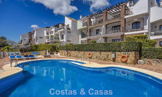 Spacieux appartement de 3 chambres, prêt à emménager, avec vue sur le golf et la mer, à vendre à Benahavis - Marbella 781918 