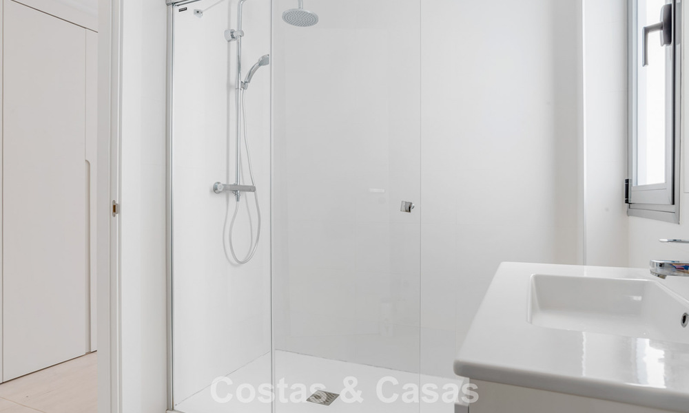 Appartement contemporain, prêt à emménager, à vendre sur le New Golden Mile, entre Marbella et Estepona 781950