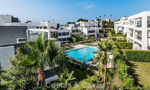 Appartement contemporain, prêt à emménager, à vendre sur le New Golden Mile, entre Marbella et Estepona 781958