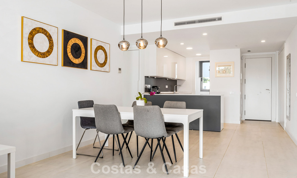 Appartement contemporain, prêt à emménager, à vendre sur le New Golden Mile, entre Marbella et Estepona 781963
