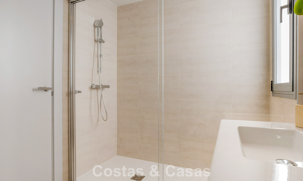 Appartement contemporain, prêt à emménager, à vendre sur le New Golden Mile, entre Marbella et Estepona 781974