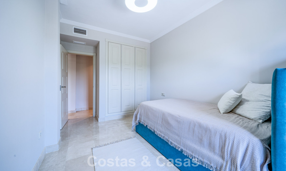 Appartement prêt à emménager avec vue sur la mer à vendre dans une résidence en bord de mer, à quelques pas du centre d'Estepona 782365