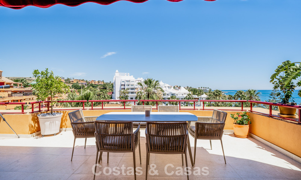 Appartement prêt à emménager avec vue sur la mer à vendre dans une résidence en bord de mer, à quelques pas du centre d'Estepona 782373