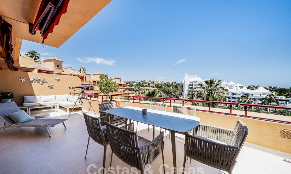 Appartement prêt à emménager avec vue sur la mer à vendre dans une résidence en bord de mer, à quelques pas du centre d'Estepona 782375